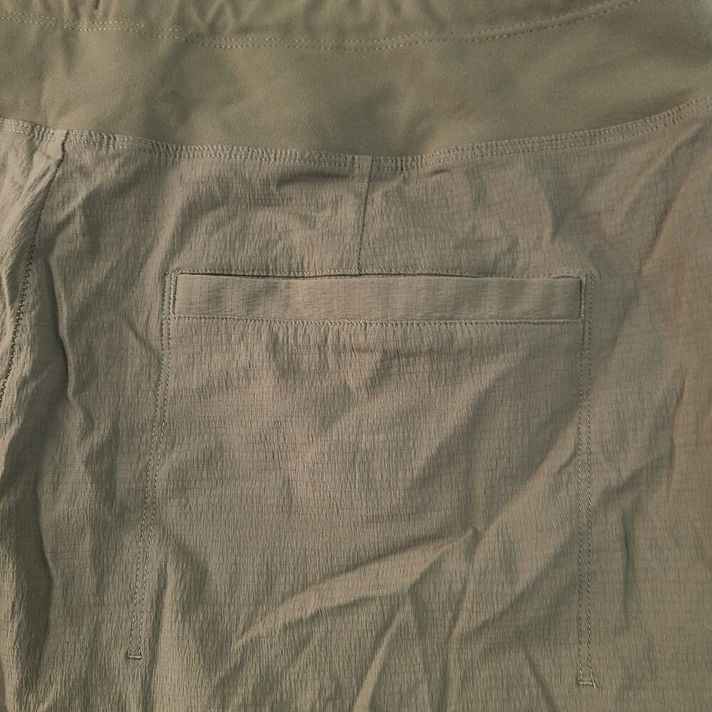 Athleta Trekkie North Shorts Olive green Mid-Rise Stretch Athleisure Sports 14 - Picture 7 of 8